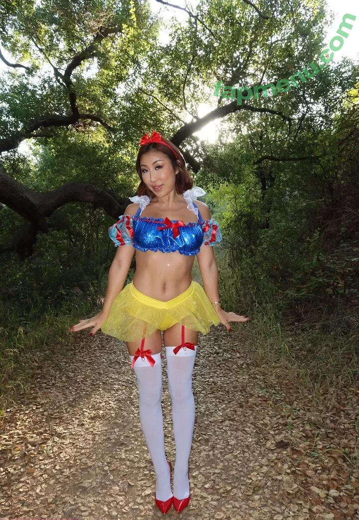 Nicole Doshi nude photo #1461 (nicoledoshi / nicoledoshiofficial / therealnicoledoshi / yesdoshi)