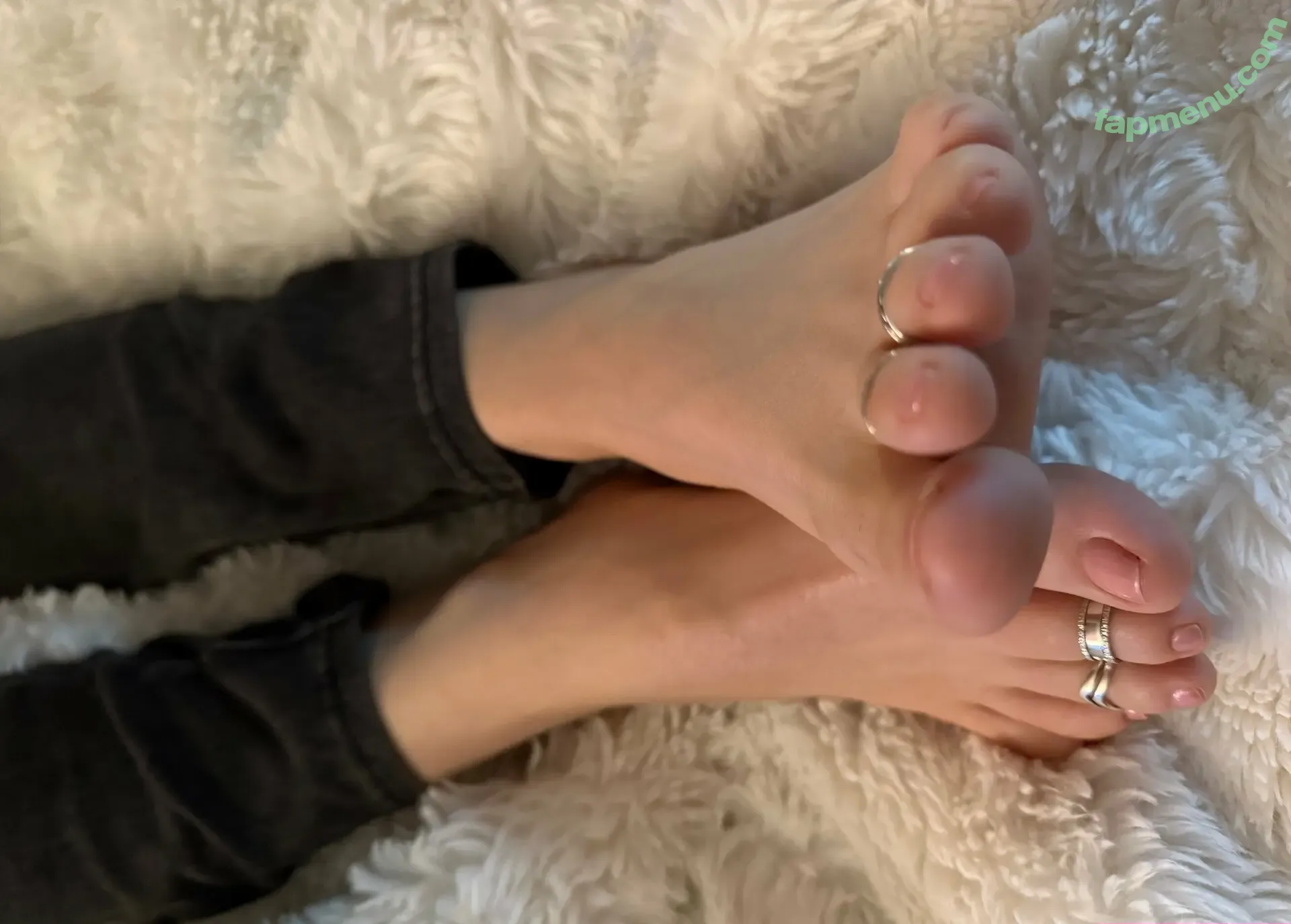 nicolessoftsoles nude photo #0019 (nicolessoftsoles)