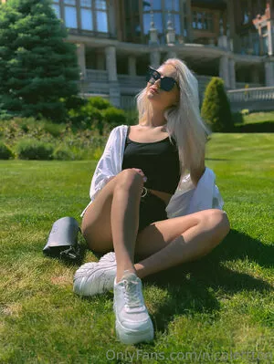 nicolettten / nicolettte.m nude photo #0034