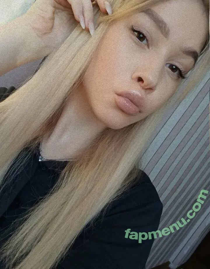 Nicollovee nude photo #0003 (Nicollovee)