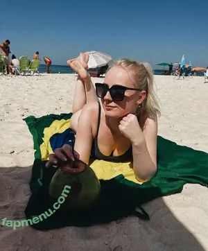 Nienke Helthuis / nienkehelthuis nude photo #0039