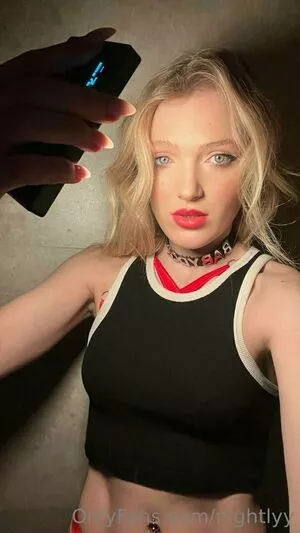 Nightlyy / elara_moonq / nightly nude photo #0088