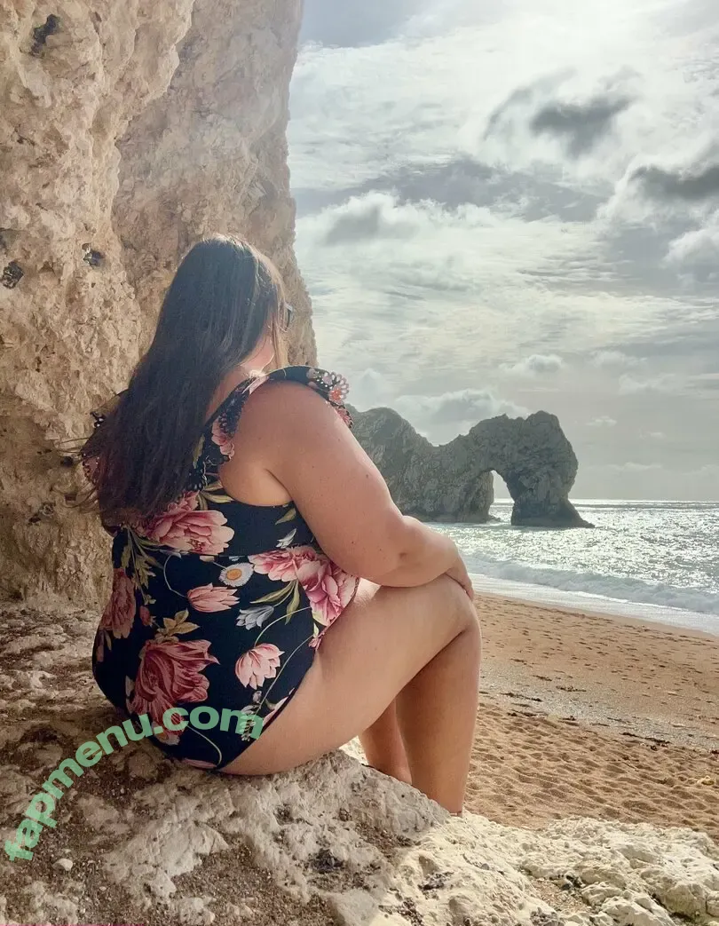 nik_by_the_sea nude photo #0030 (nik_by_the_sea)