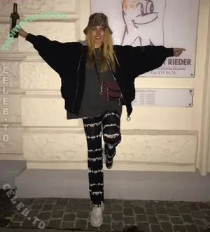 Nike101 / nikehunderteins nude photo #0074