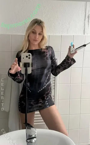 Nike101 / nikehunderteins nude photo #0119