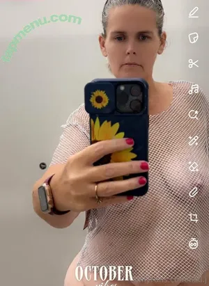 niki.j / nikijofficial nude photo #0034