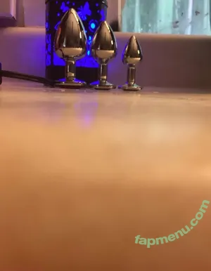 niki.j / nikijofficial nude photo #0036