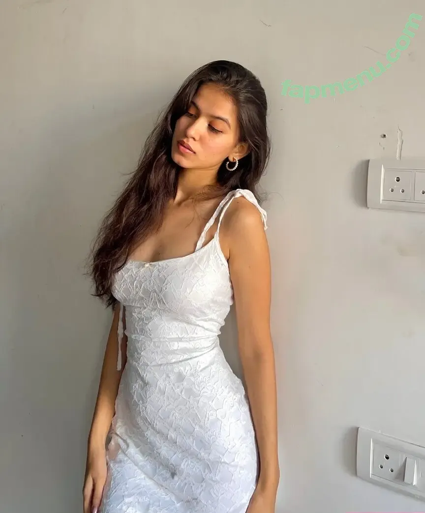 Niki Lalwani nude photo #0012 (nikilalwani_27)