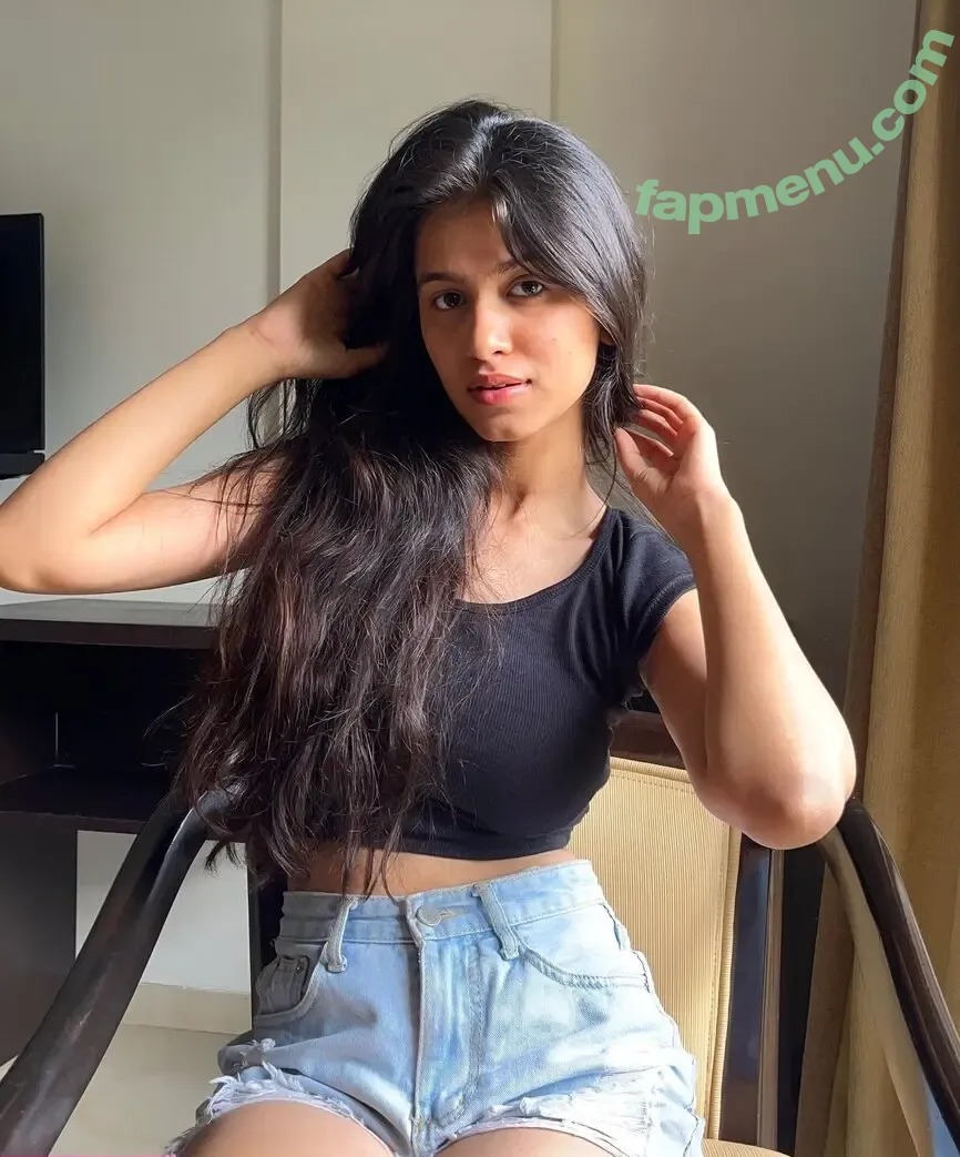 Niki Lalwani nude photo #0026 (nikilalwani_27)