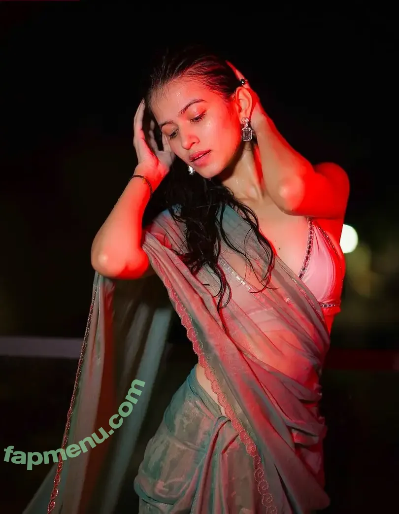 Niki Lalwani nude photo #0037 (nikilalwani_27)