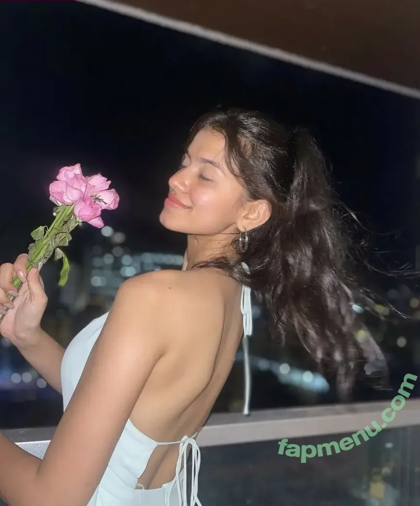 Niki Lalwani nude photo #0049 (nikilalwani_27)