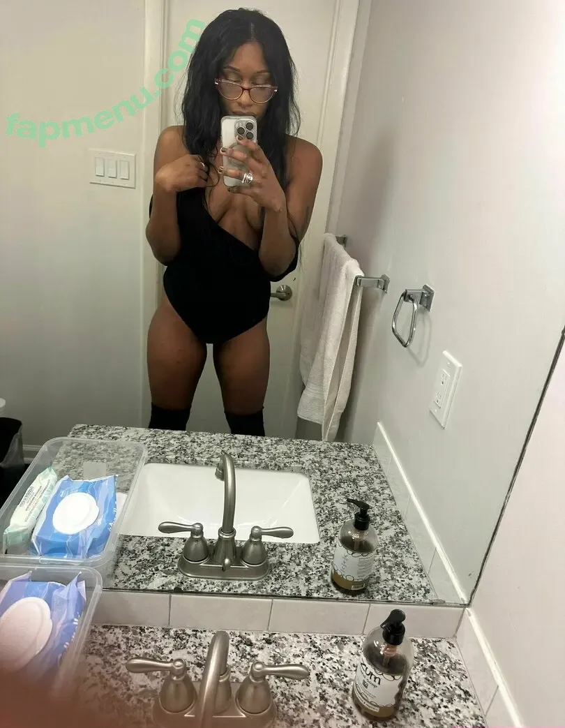 nikii_play nude photo #0017 (nikii4play)