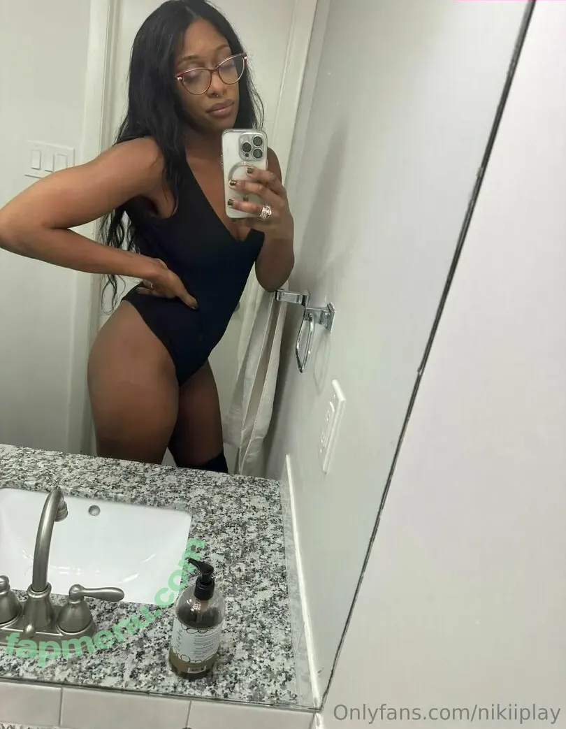 nikii_play nude photo #0021 (nikii4play)