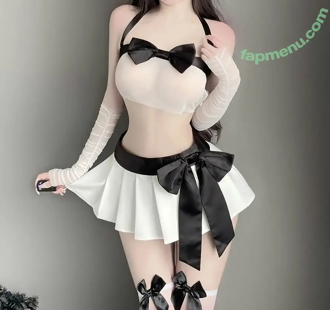 NikiMeow nude photo #0048 (nikimeow_ / nikimeowxo)