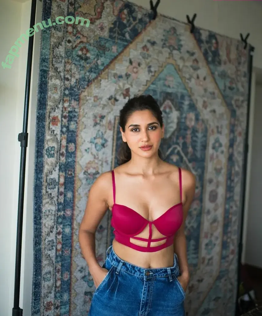 Nikita Dutta nude photo #0002 (nikifying)