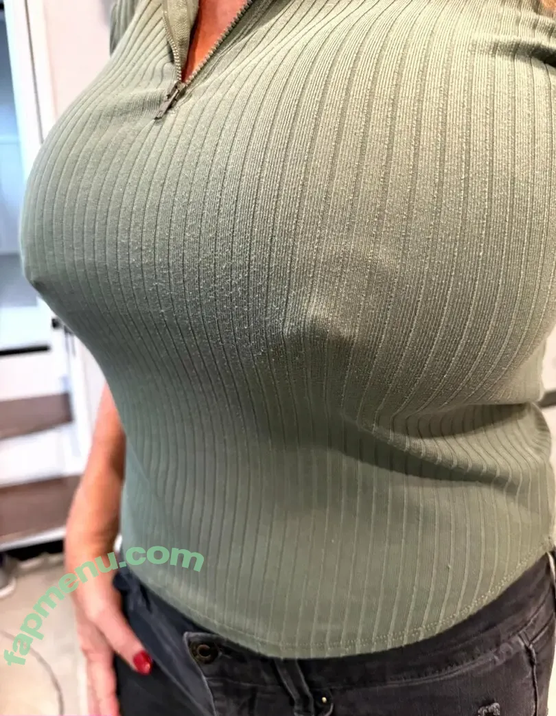 nikitared36g nude photo #0004 (nikitared36g)