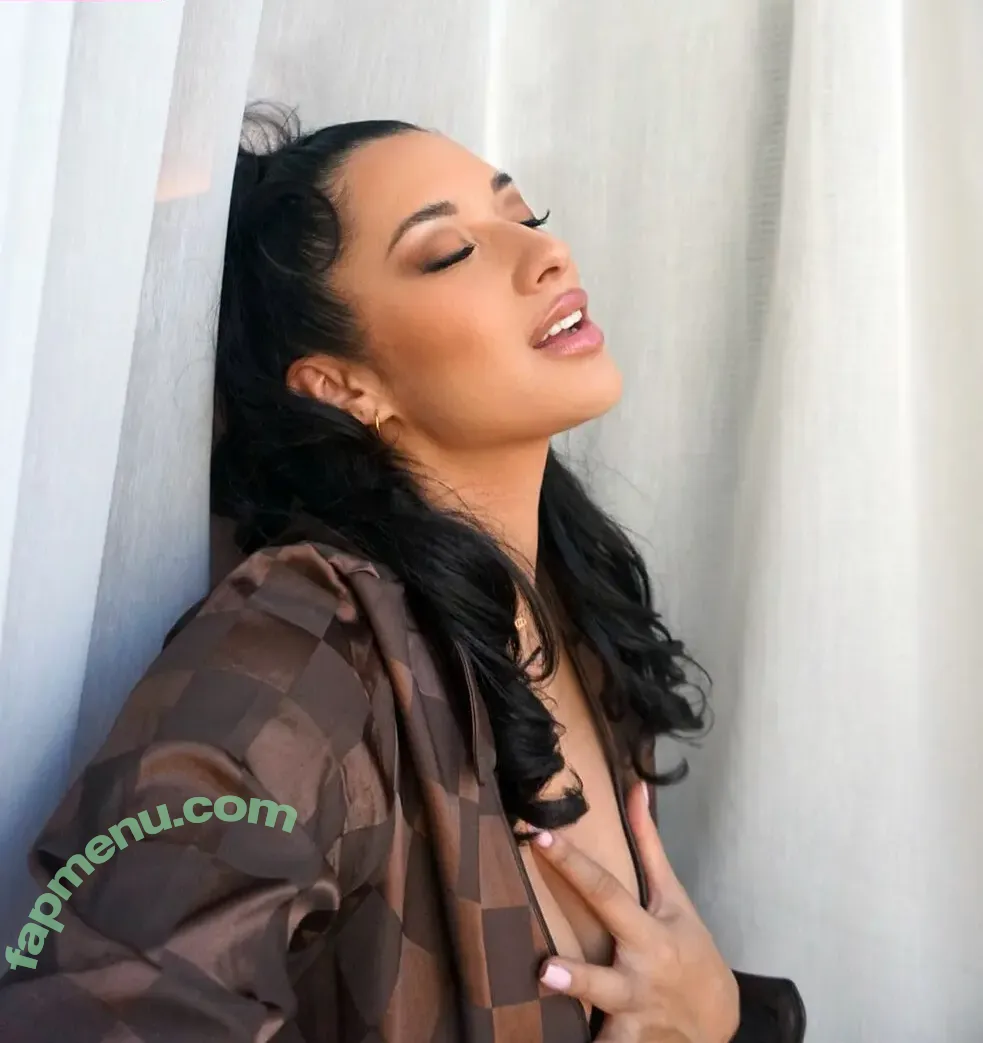 Nikki Blades nude photo #0032 (nikkiblades)