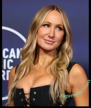 Nikki Glaser / nikkiglaser nude photo #0425