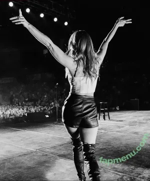 Nikki Glaser / nikkiglaser nude photo #0486