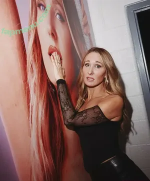 Nikki Glaser / nikkiglaser nude photo #0498