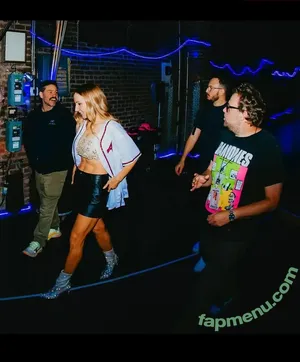 Nikki Glaser / nikkiglaser nude photo #0511