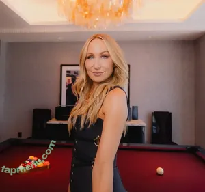 Nikki Glaser / nikkiglaser nude photo #0532