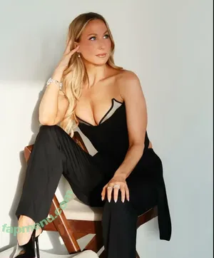 Nikki Glaser / nikkiglaser nude photo #0557