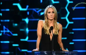 Nikki Glaser / nikkiglaser nude photo #0580