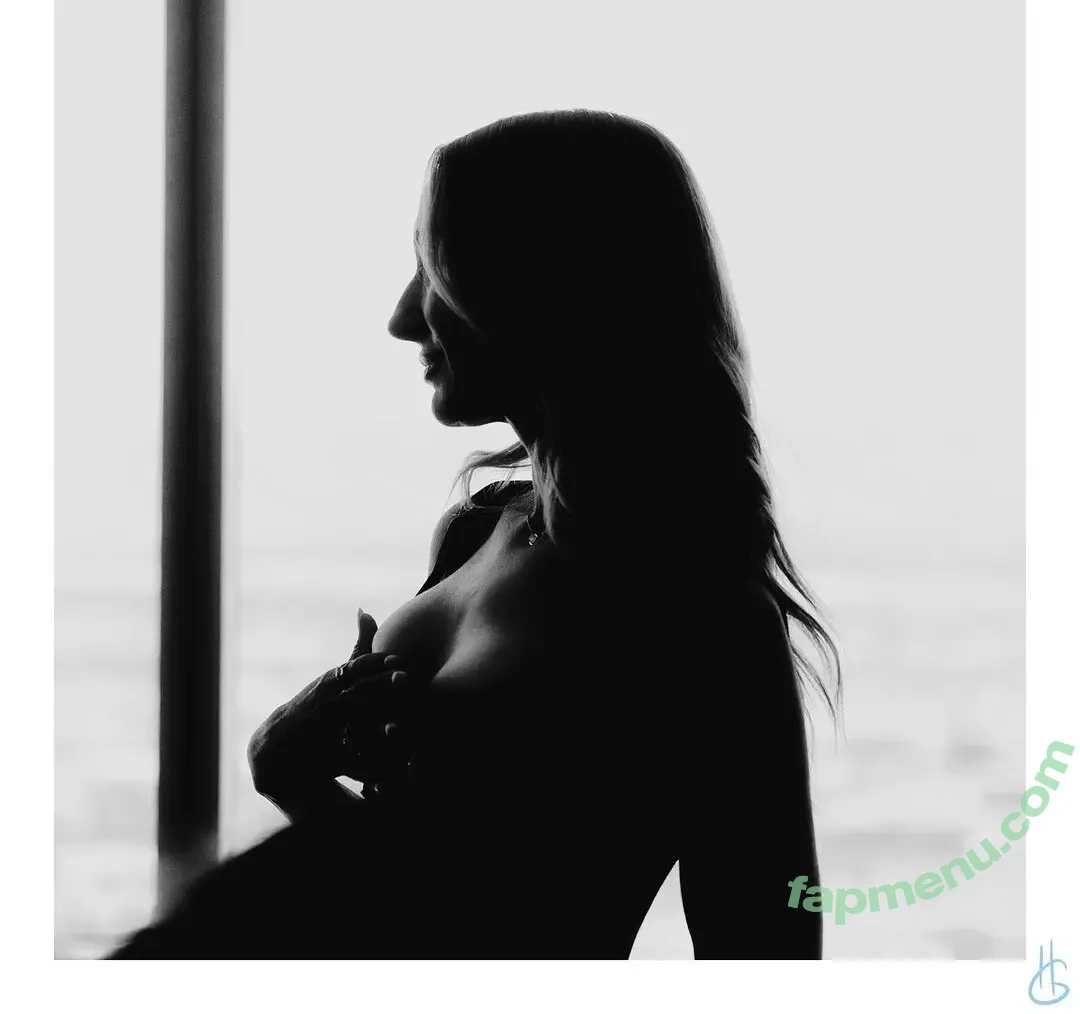 Nikki Glaser nude photo #0527 (nikkiglaser)