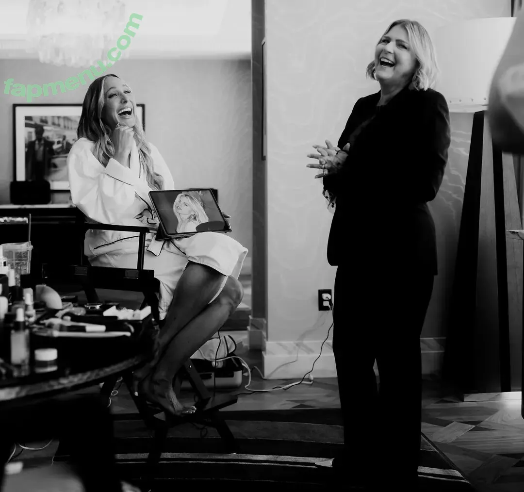 Nikki Glaser nude photo #0530 (nikkiglaser)