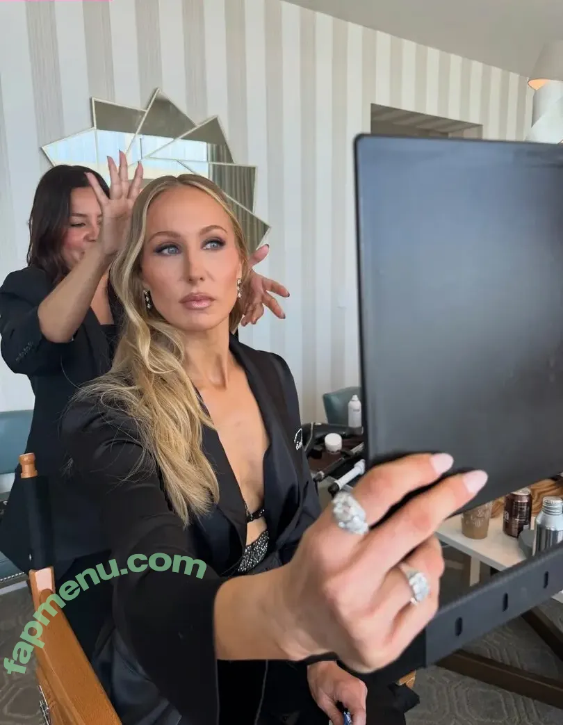 Nikki Glaser nude photo #0569 (nikkiglaser)