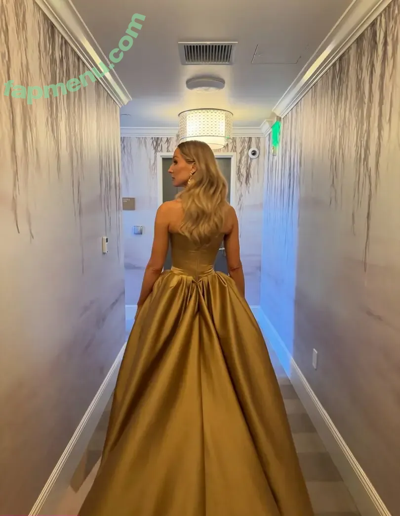 Nikki Glaser nude photo #0570 (nikkiglaser)