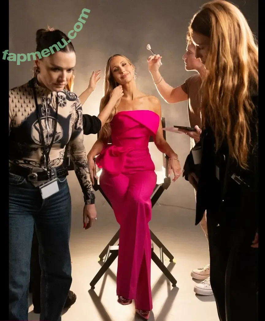 Nikki Glaser nude photo #0572 (nikkiglaser)