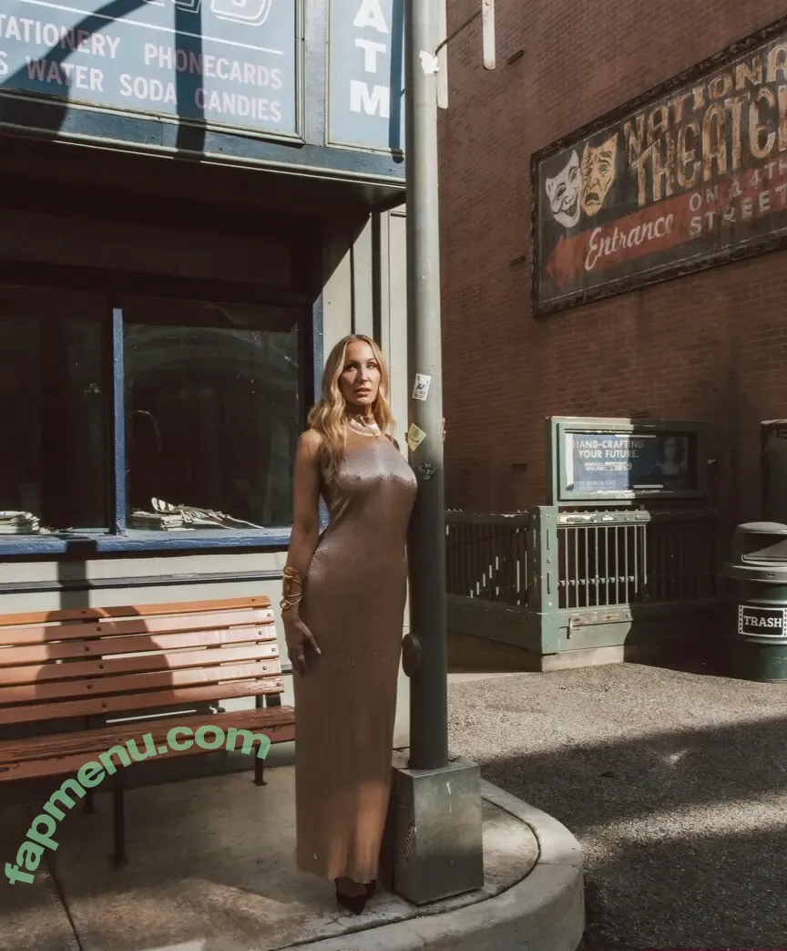 Nikki Glaser nude photo #0596 (nikkiglaser)