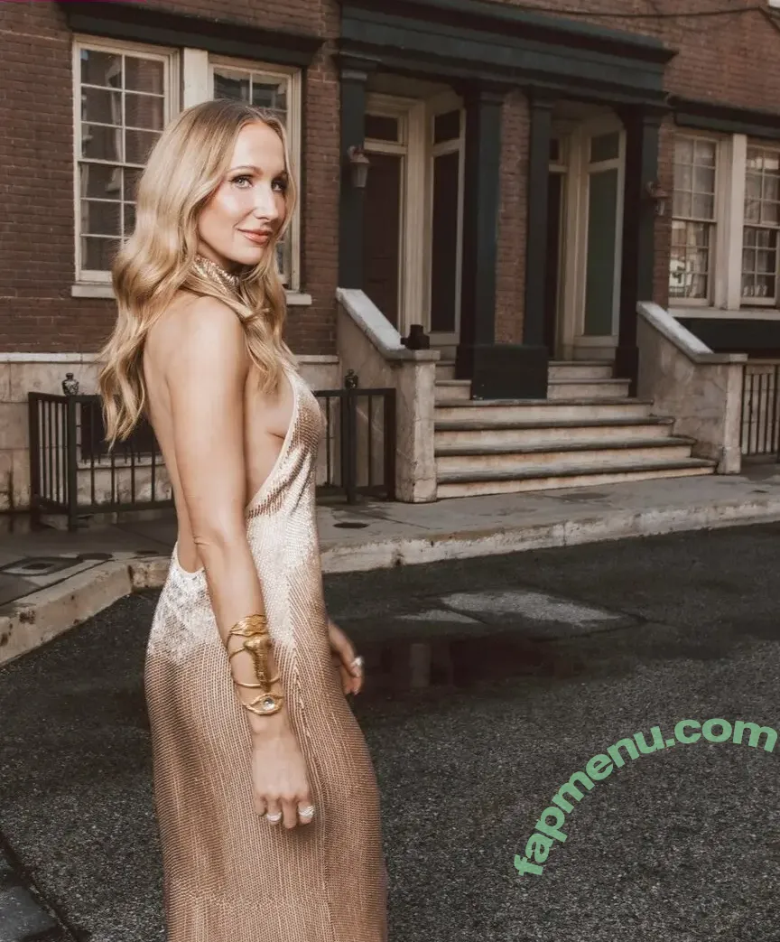 Nikki Glaser nude photo #0598 (nikkiglaser)