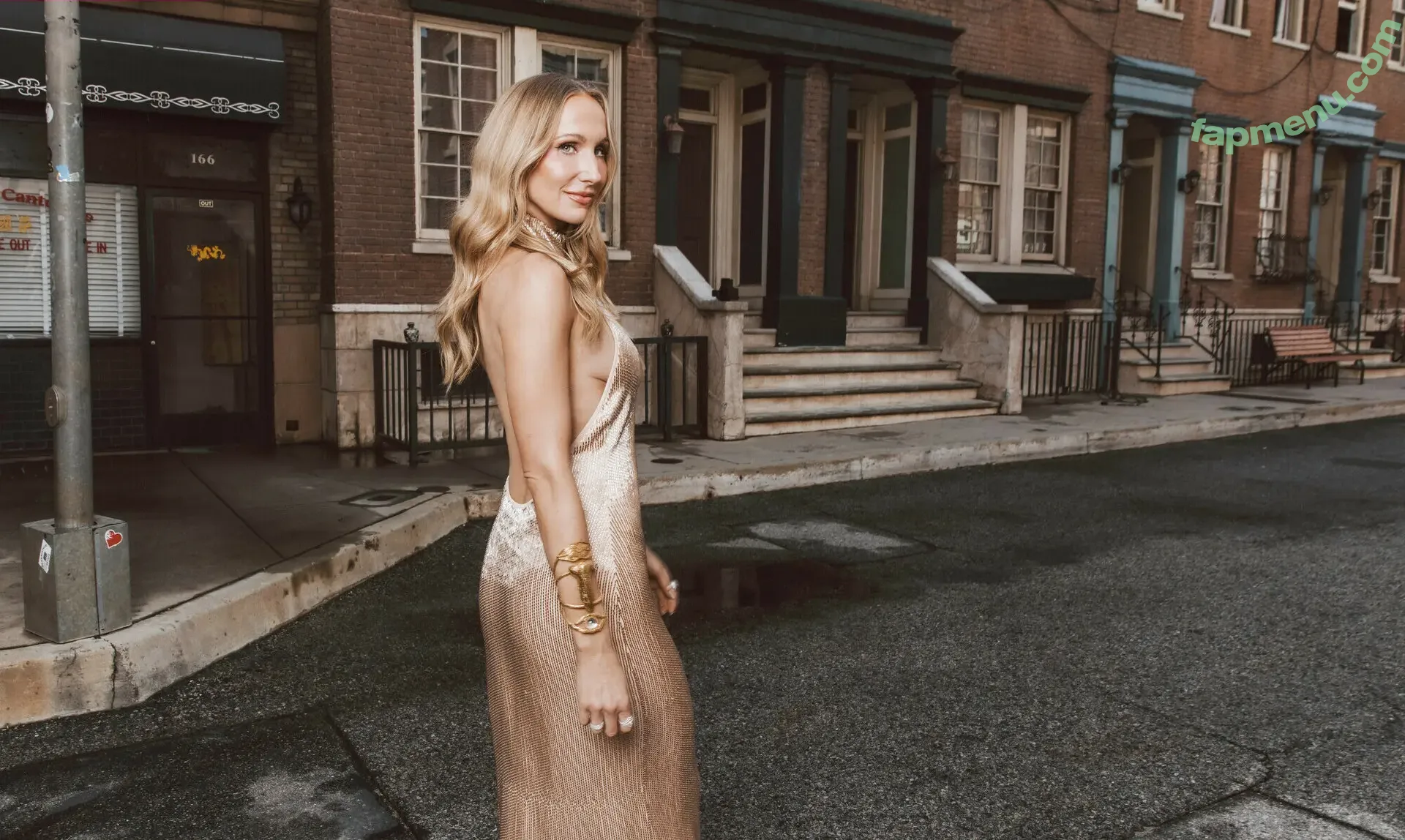 Nikki Glaser nude photo #0601 (nikkiglaser)