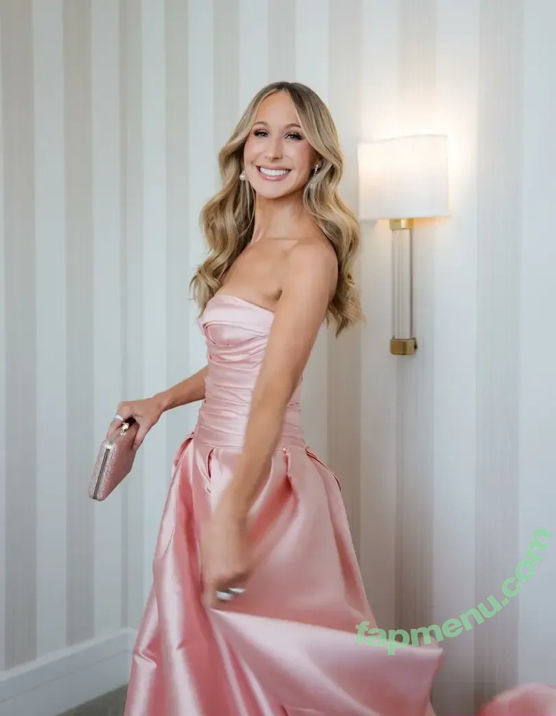 Nikki Glaser nude photo #0628 (nikkiglaser)