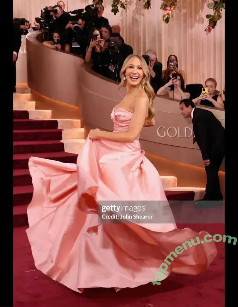 Nikki Glaser nude photo #0635 (nikkiglaser)