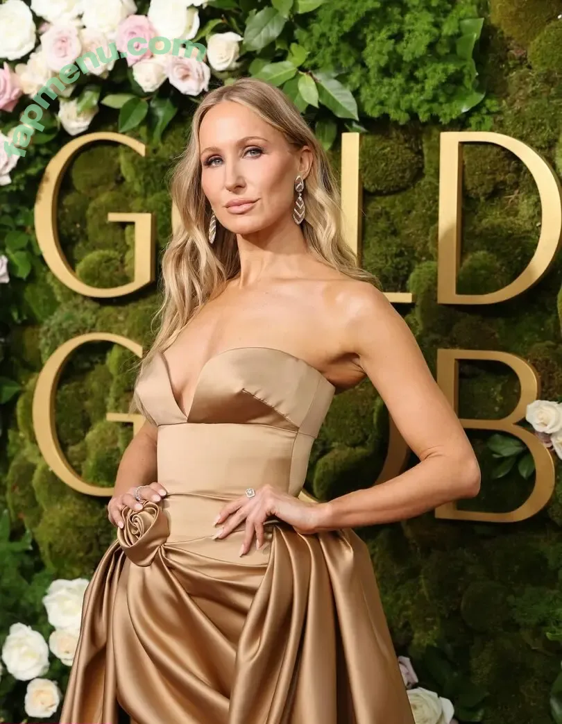 Nikki Glaser nude photo #0643 (nikkiglaser)