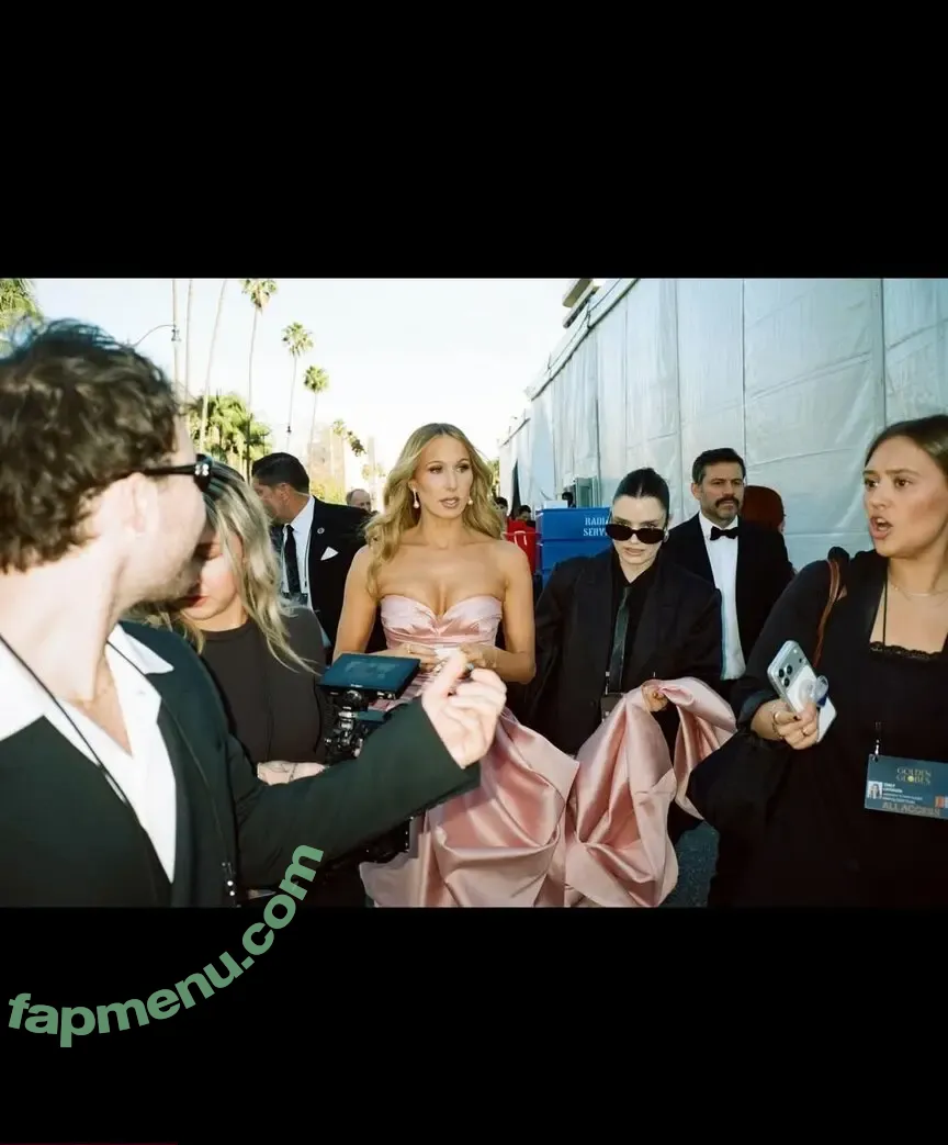 Nikki Glaser nude photo #0648 (nikkiglaser)