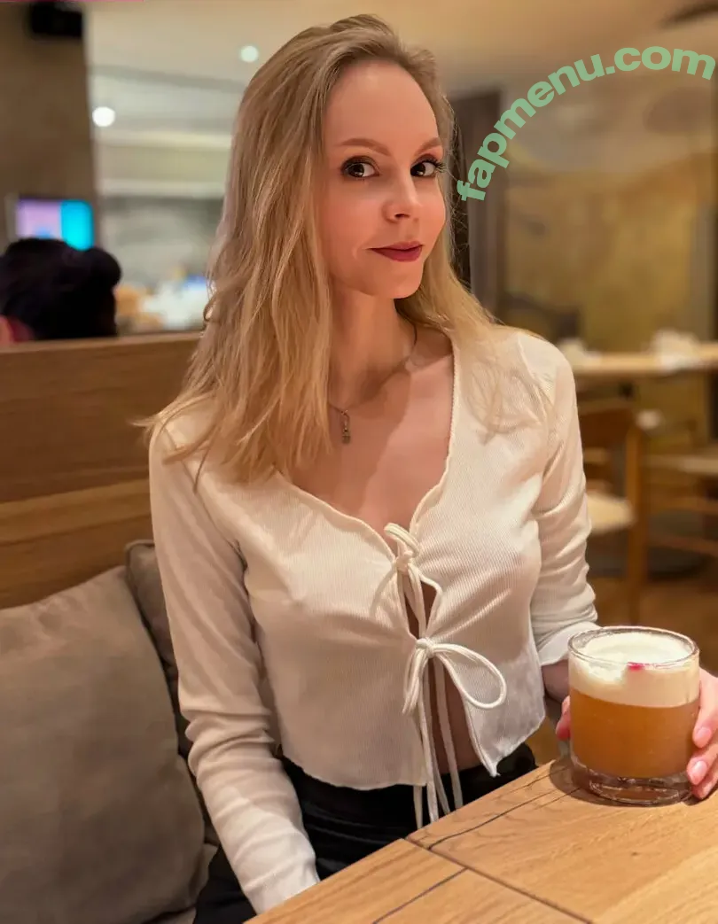 nikki.mills.life nude photo #0087 (nikkimls)