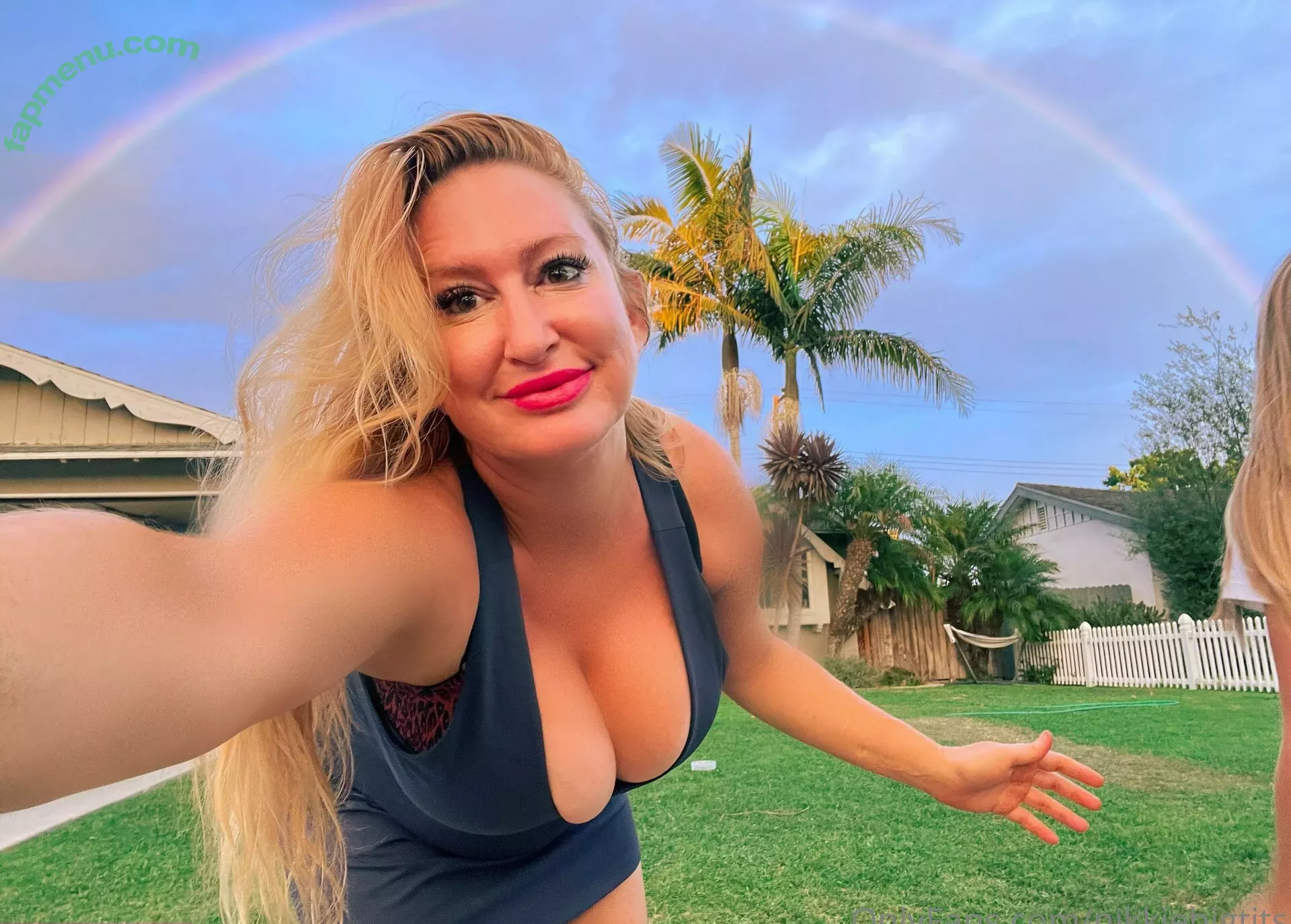 nikkiebigtits nude photo #0001 (nikkiebigtits)