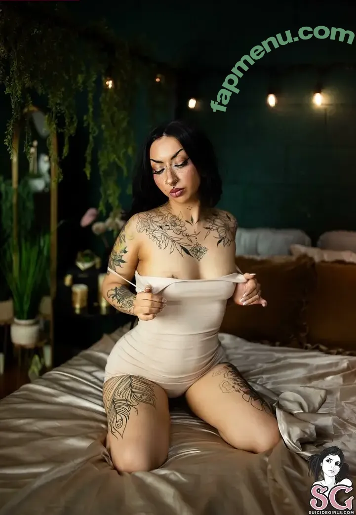 Nikkiihennaa nude photo #0011 (Nikkiihennaa)