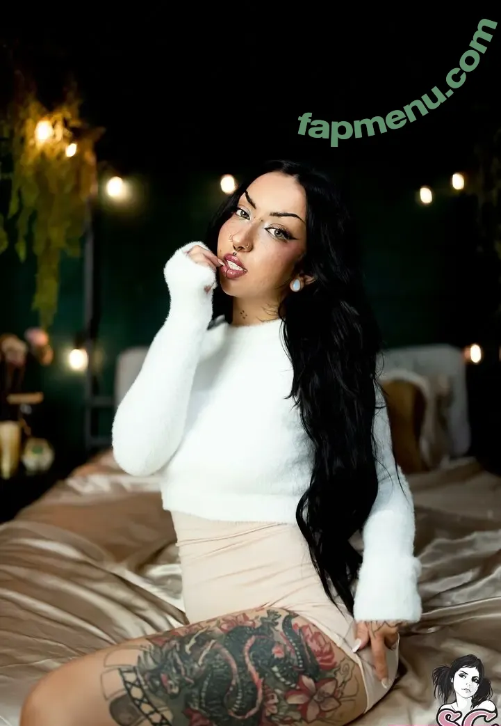 Nikkiihennaa nude photo #0037 (Nikkiihennaa)