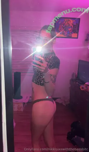 nikkisixxwiththebassbitc / _nixiee__ nude photo #0012