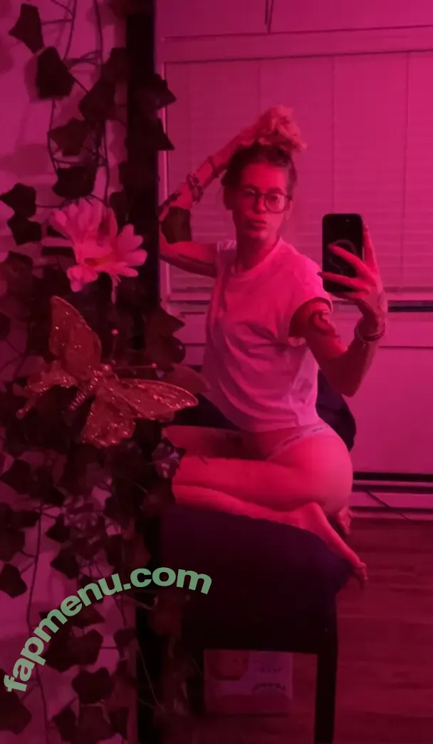 nikkisixxwiththebassbitc nude photo #0004 (_nixiee__)