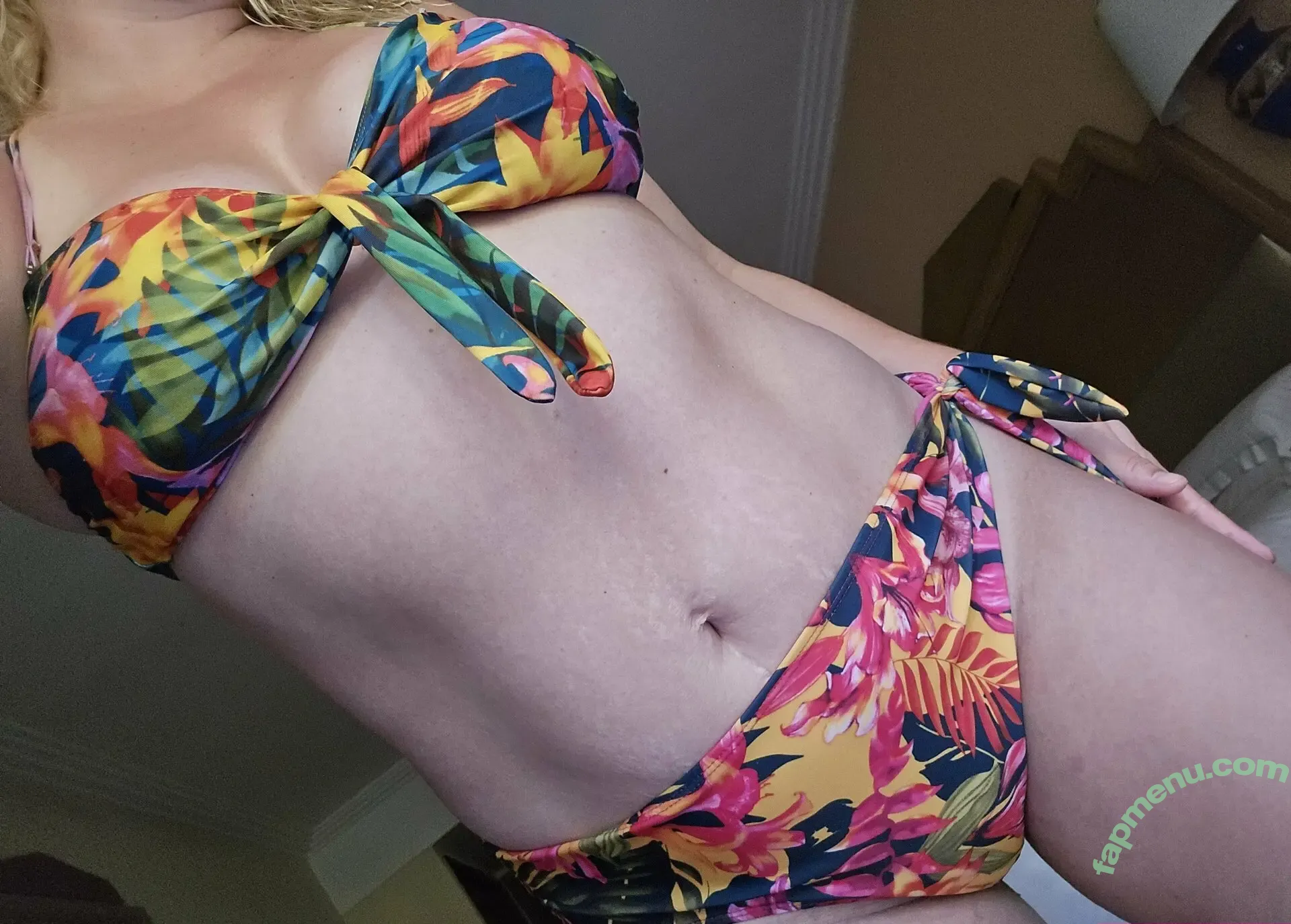 Nikkisrainbow nude photo #0104 (missnikkirainbow)