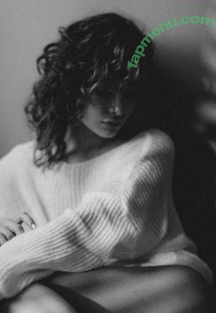 Nikol Beylik nude photo #0996 (Lily Hayjes / Wandaweb / nikolxxnikol)