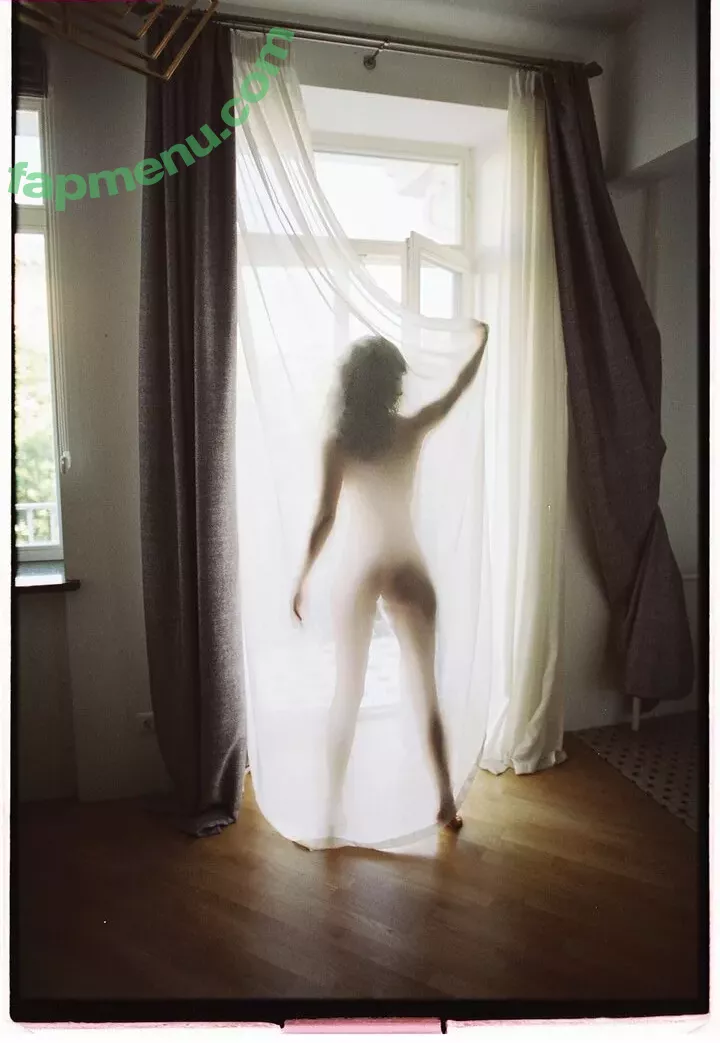 Nikol Beylik nude photo #1021 (Lily Hayjes / Wandaweb / nikolxxnikol)