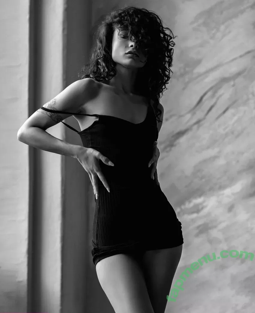 Nikol Beylik nude photo #1163 (Lily Hayjes / Wandaweb / nikolxxnikol)